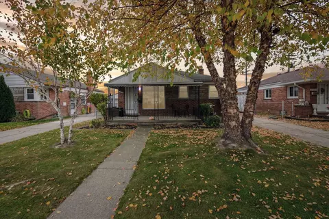 29610 Taylor St, Saint Clair Shores, MI 48082