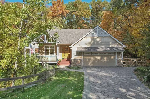225 Pinnacle Dr, Orion, MI 48360