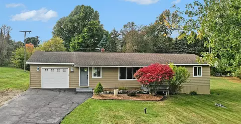 1083 Willow Ln, Howell, MI 48843