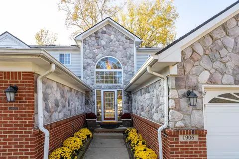 1906 Preserve Cir W, Canton, MI 48188