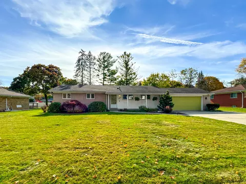 32461 W Wayburn St, Farmington Hills, MI 48334