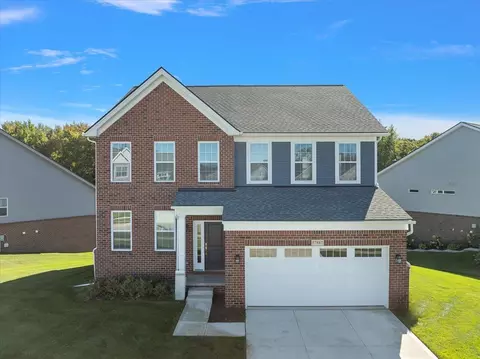 57887 Stoneleigh Dr, Lyon, MI 48178