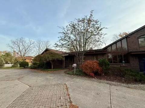 16474 15 Mile Rd, Fraser, MI 48026