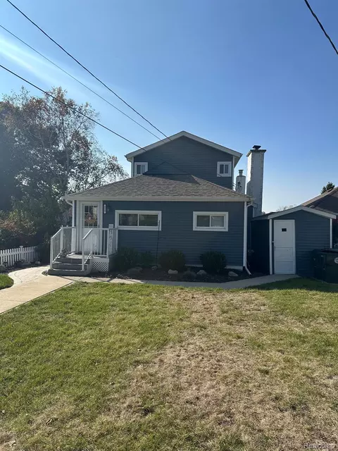 820 Pine Ave, Orion, MI 48362