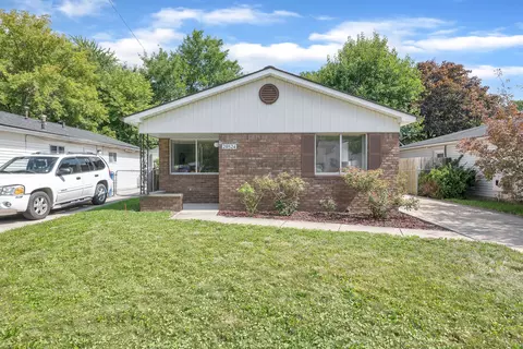 28524 Wexford Dr, Warren, MI 48092