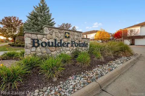 7025 Boulder Pointe Dr #82, Washington, MI 48094