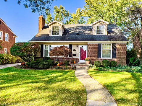 2922 Guilford Dr, Royal Oak, MI 48073