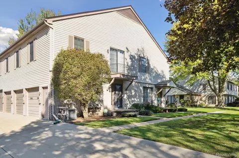 35188 N Bay Cir, Harrison, MI 48045
