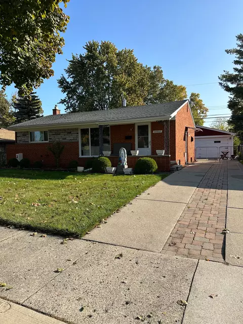 32802 Grinsell Dr, Warren, MI 48092