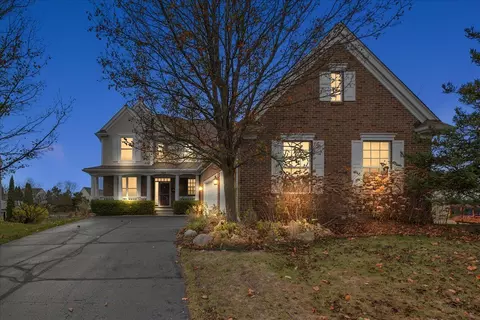 322 Franklin Lake Cir, Oxford, MI 48371