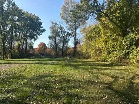 490 Cheyenne Trl, Genoa, MI 48843