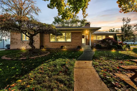 3261 Bathurst Ave, Rochester Hills, MI 48309