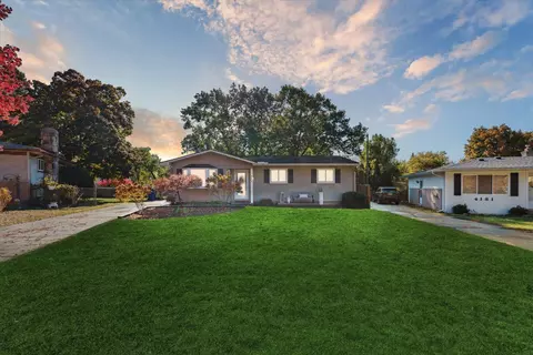 4179 Midland Rd E, Waterford, MI 48329