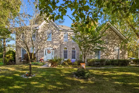 2110 Applebrook Dr, Commerce, MI 48382