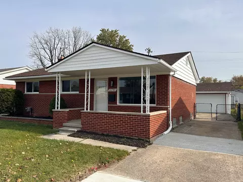 26740 Roberta St, Roseville, MI 48066