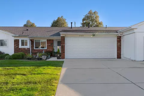 31925 Mark Adam Lange, Warren, MI 48093