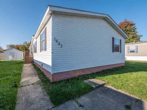 1645 Pinecroft Dr, Monroe, MI 48161