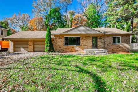 21203 Berg Rd, Southfield, MI 48033