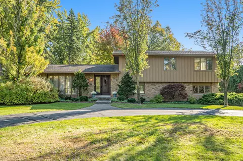 2849 W Wattles Rd, Troy, MI 48098