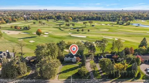3805 W Maple Rd, Bloomfield Hills, MI 48301