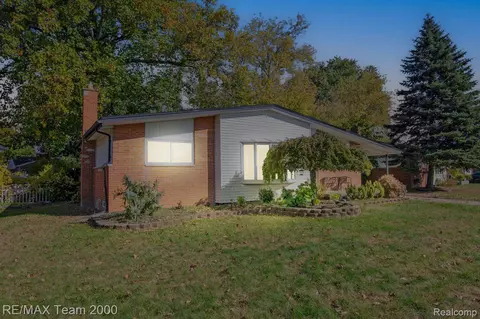 33738 Chief Ln, Westland, MI 48185