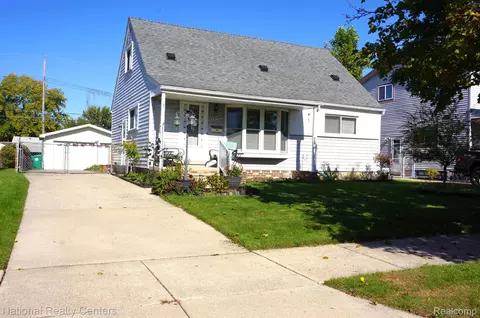 29586 Chester St, Garden City, MI 48135