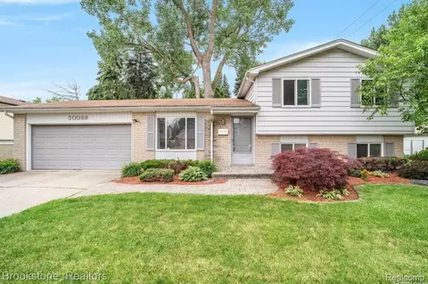30089 Merrick Ave, Warren, MI 48092