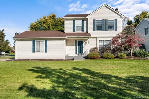380 Inverness Dr, Oxford, MI 48371