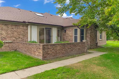 49557 Roxbury Crt Ct #8, Shelby Township, MI 48315