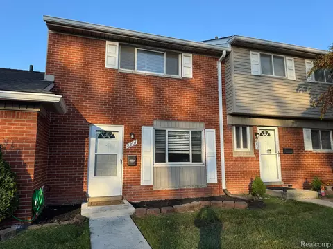 8207 Bristol St, Westland, MI 48185