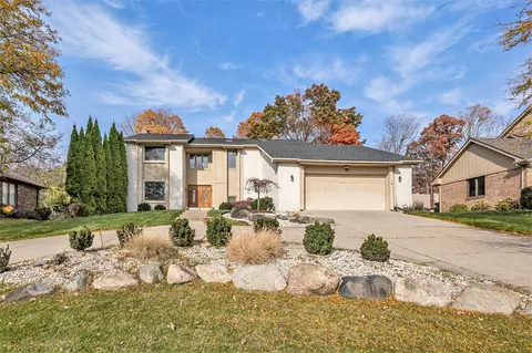 6212 Timberwood N, West Bloomfield, MI 48322