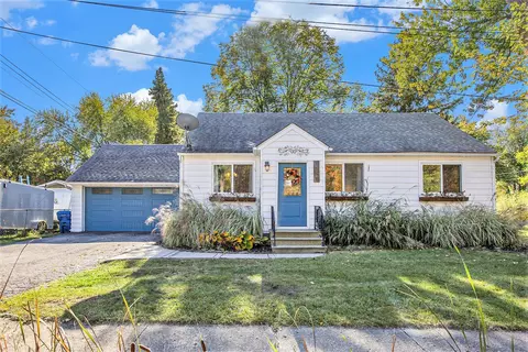 4781 Cass Elizabeth Rd, Waterford, MI 48327
