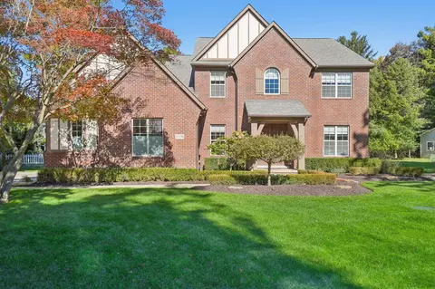 27170 Gardenway Rd, Franklin, MI 48025