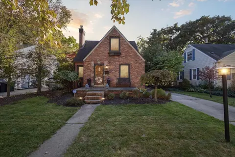 913 Orchard Grove Dr, Royal Oak, MI 48067