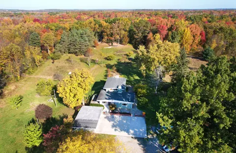 600 W Predmore Rd, Oakland, MI 48363