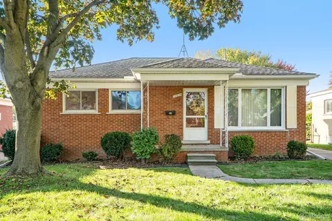 22624 Lincoln St, Saint Clair Shores, MI 48082