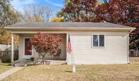 14135 Eastview Dr, Fenton, MI 48430