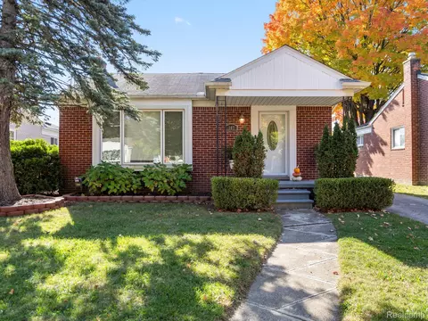 107 Park Dr, Clawson, MI 48017
