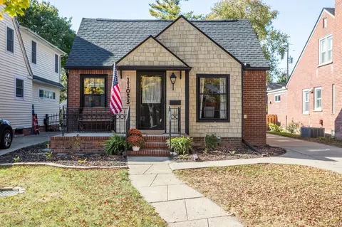 11033 Arden St, Livonia, MI 48150