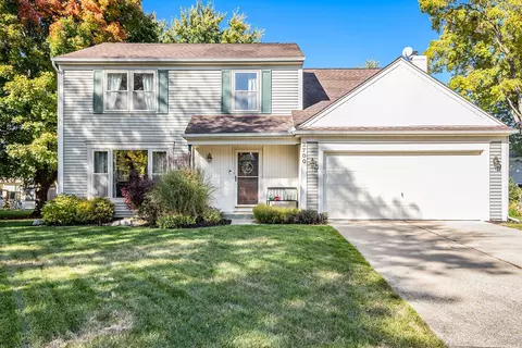 2700 Leewood Cir, Orion, MI 48360