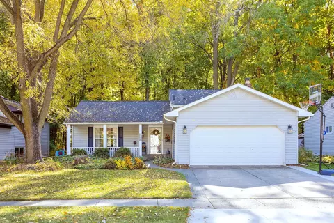 2662 Winter Dr, Troy, MI 48083