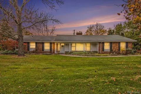 5730 Burnham Rd, Bloomfield Township, MI 48302
