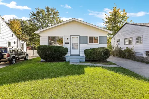 8278 Chalmers Ave, Warren, MI 48089