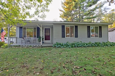 892 Gill St, Oxford, MI 48371