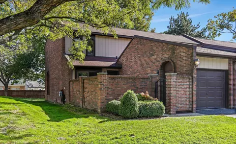 1097 Kirts Blvd #A, Troy, MI 48084