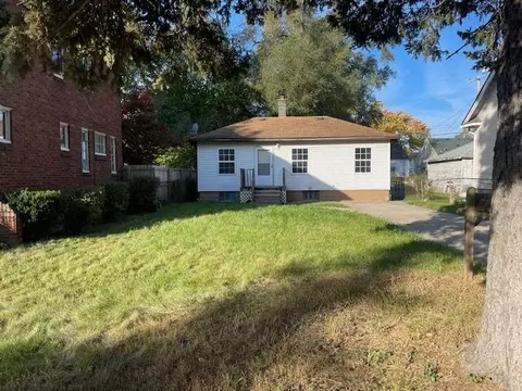 7509 Mettetal St, Detroit, MI 48228