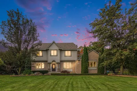 1375 Thorn Ridge Dr, Howell, MI 48843