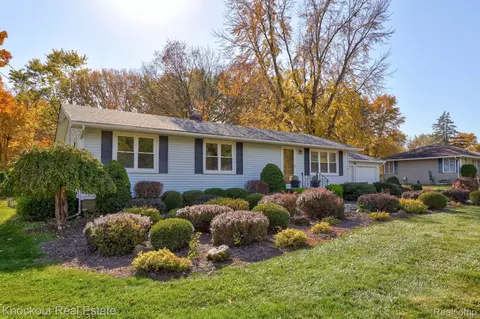 2391 Meadowbrook Ln, Vienna, MI 48420