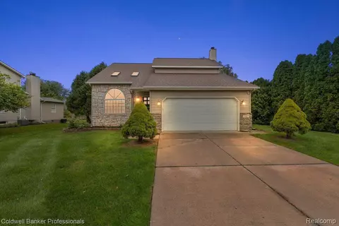 349 Mansfield Dr, Lapeer, MI 48446