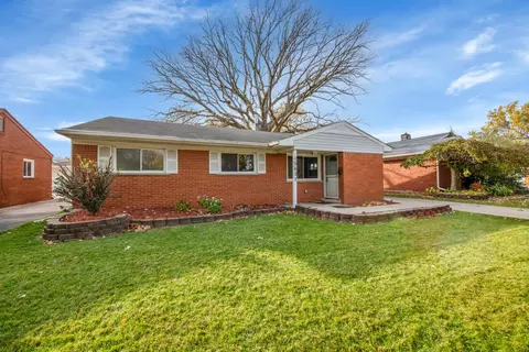 15422 Helen St, Southgate, MI 48195